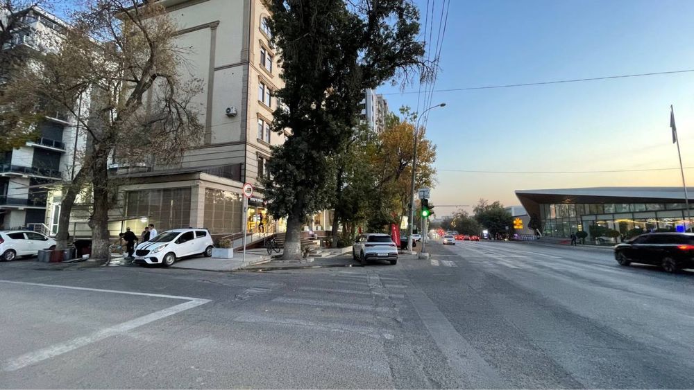 Продаётся не жилое помещение 700м2, Бадамзар, с арендатором