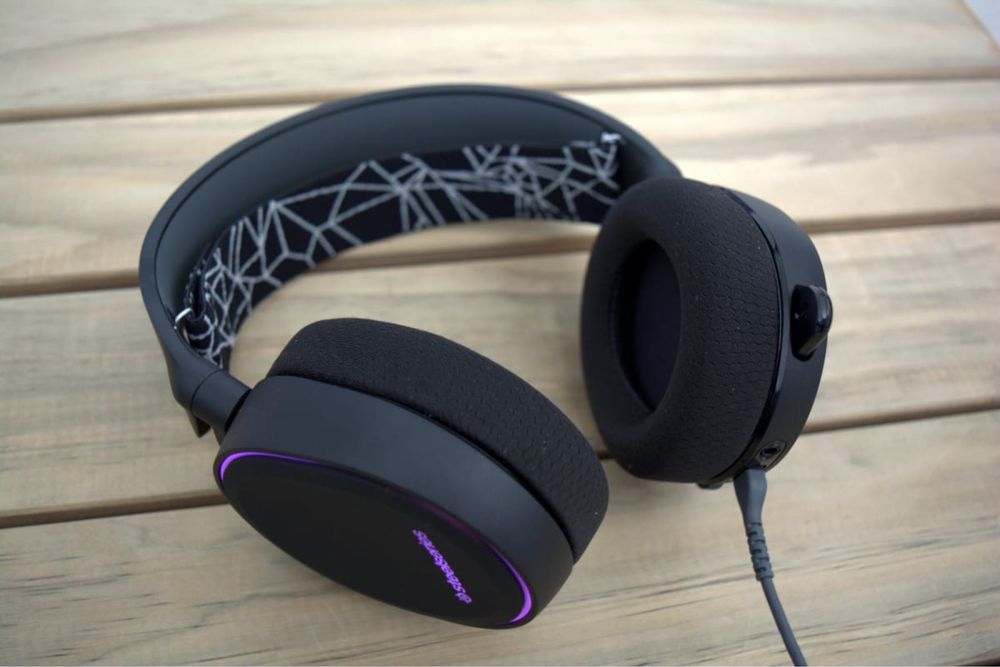 ПРОДАЮ наушники SteelSeries Arctis 5