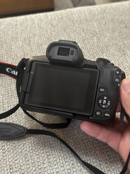 CANON EOS R50 kit(obiectiv 18-45mm IS STM)-stare impecabila,garantie