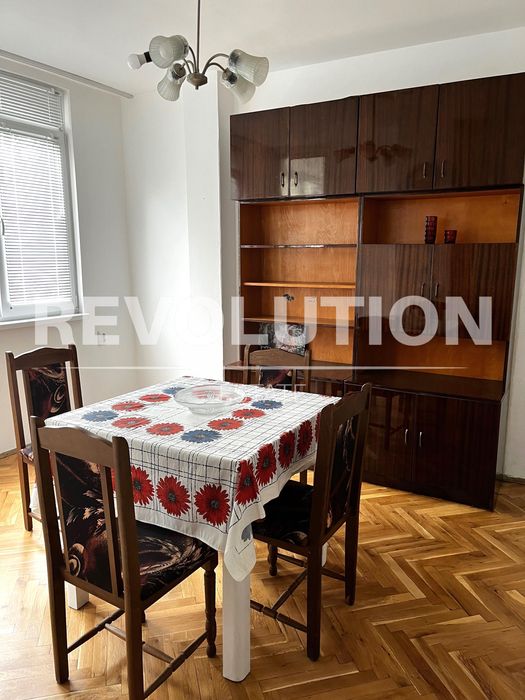 Тристаен апартамент в района на Чаталджа!