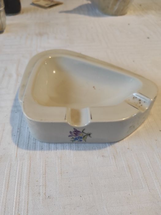 Порцеланов пепелник 12-16-3,5 см.