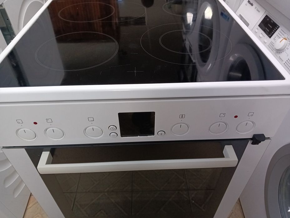 Свободно стояща печка с керамичен плот Бош Bosch   2 години Гаранция!