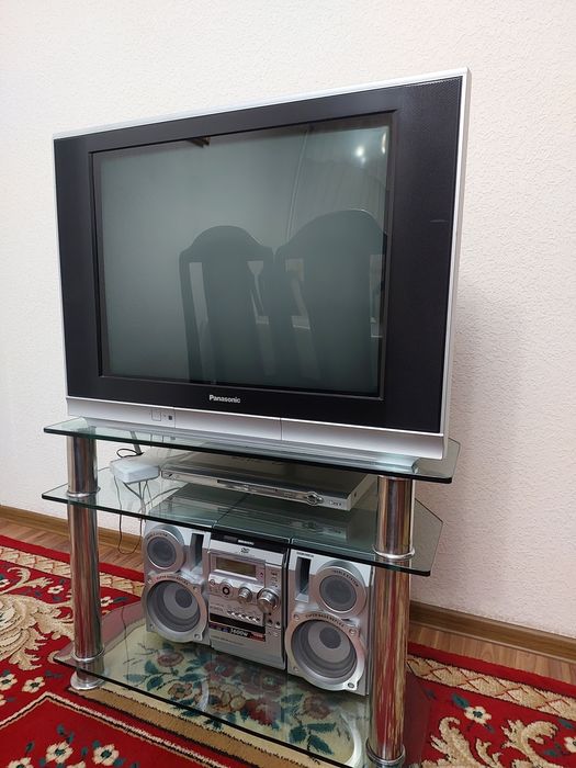 Телевизор и DVD плеер с подставкой