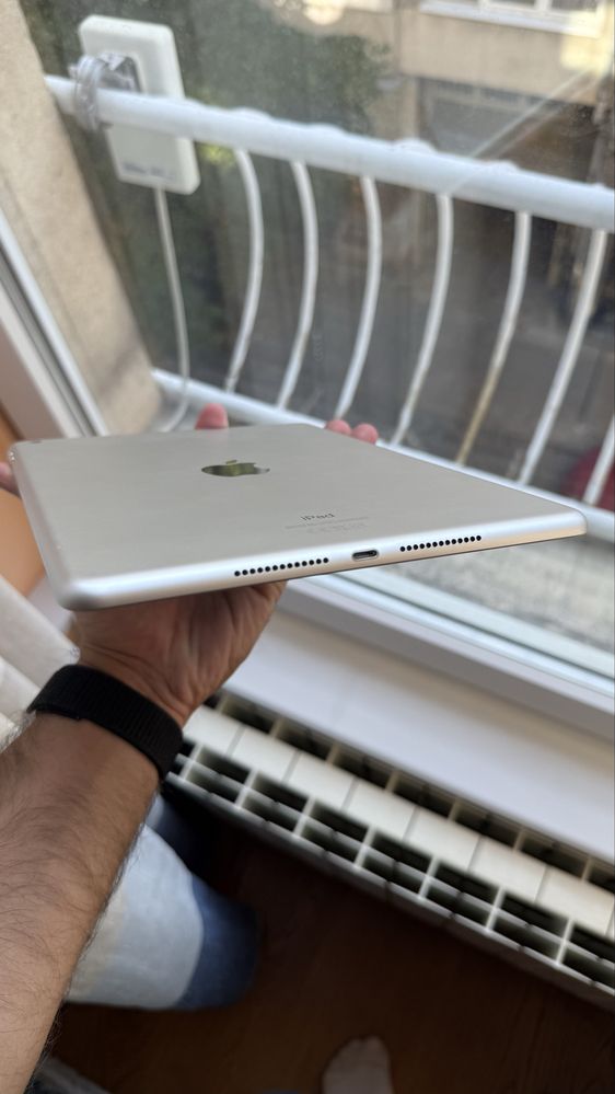 iPad 8th Gen (WiFi) 32GB + Apple Pencil