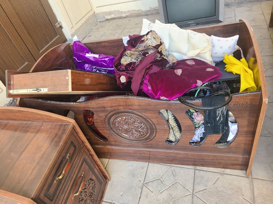 Мебелар нарсалар сотиладаи