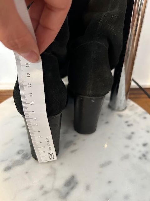 01 Cizme negre piele întoarsă, Italia  40/41 – calapod larg