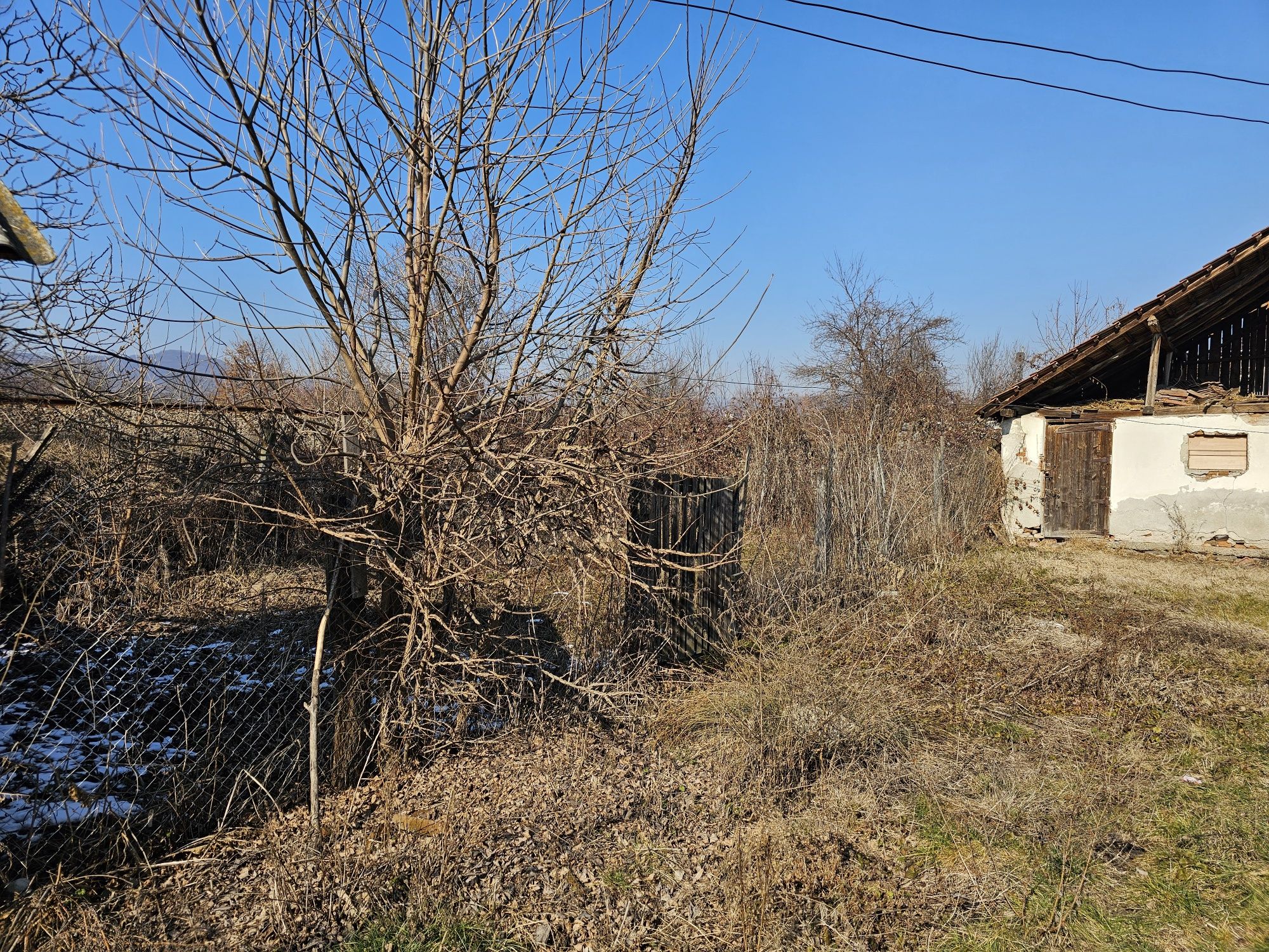 Teren și casă-comuna Dăești