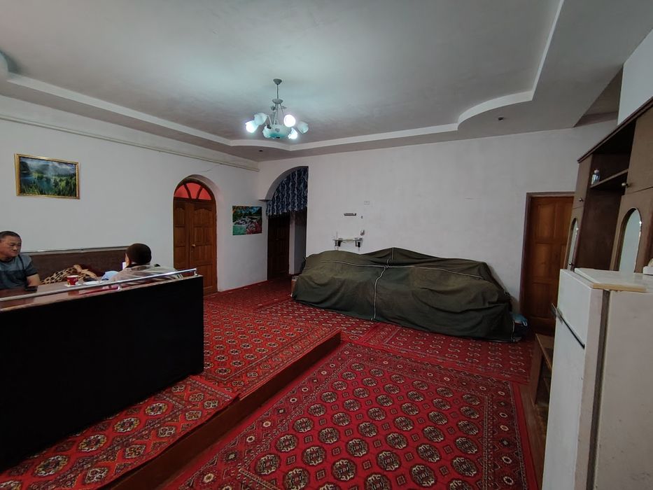 Ховли уй сотилади 4 сотих хал ремонт килинмаган 2014 йилда битган