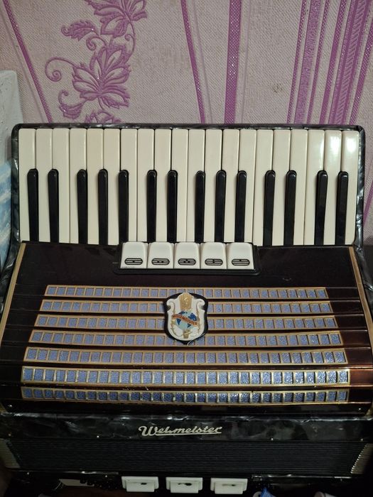 Аккордеон Weltmeister в идеальном состоянии