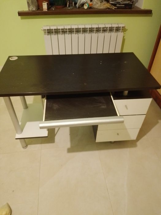 Стол компьютерный