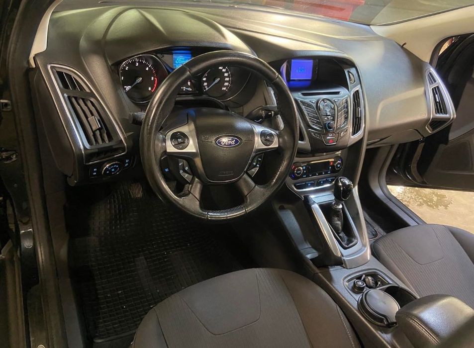 Ford Focus 2.0 автомобил