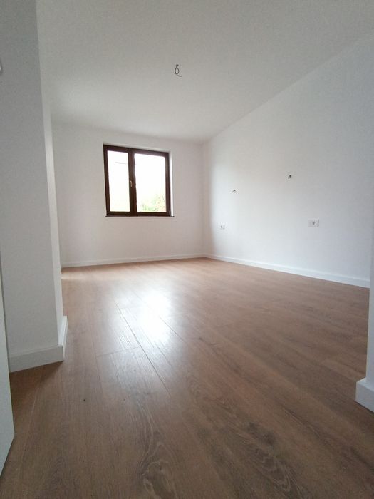 De vânzare apt cu 2 camere,in bloc nou,cu lift