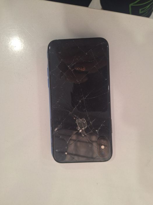 Продаю Айфон xs с коробкой