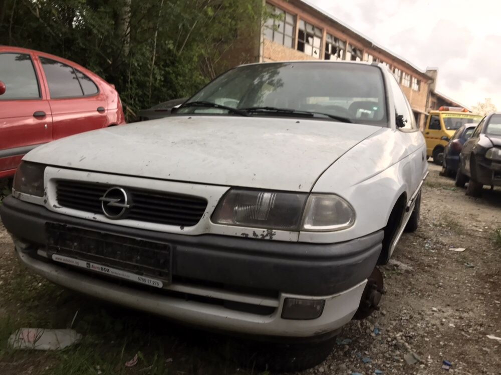 Opel Astra f 1.6 75 1996 На Части