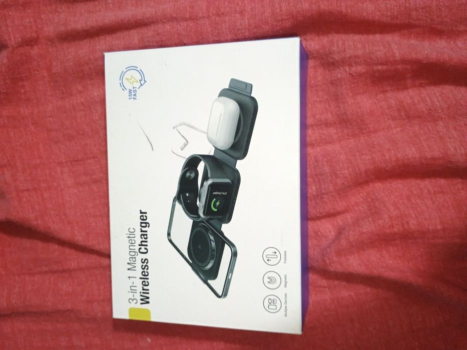 Vând încarcător wireless 3 în 1