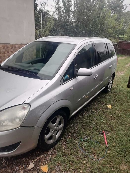 Vând Opel Zafira