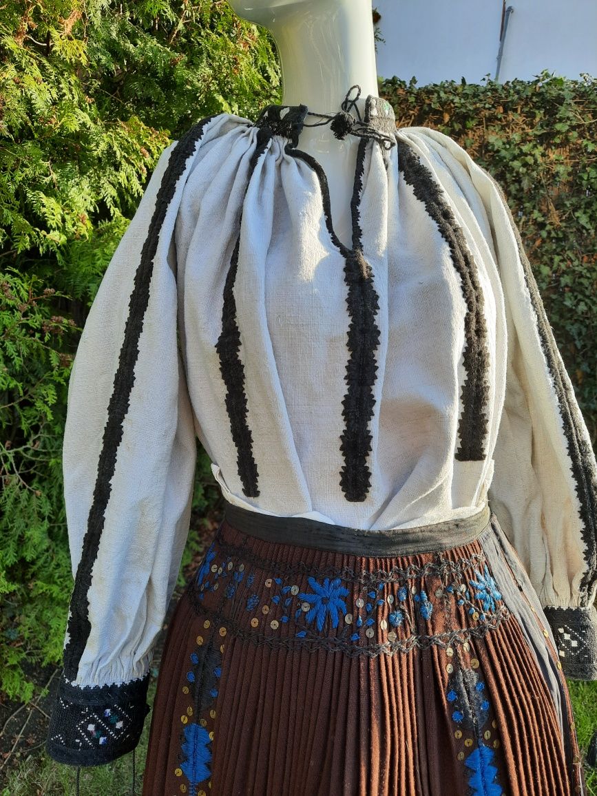 Ie camasa populara traditionala Margau, Calata