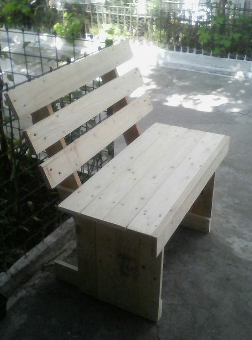 Băncuțe din lemn (grădină)