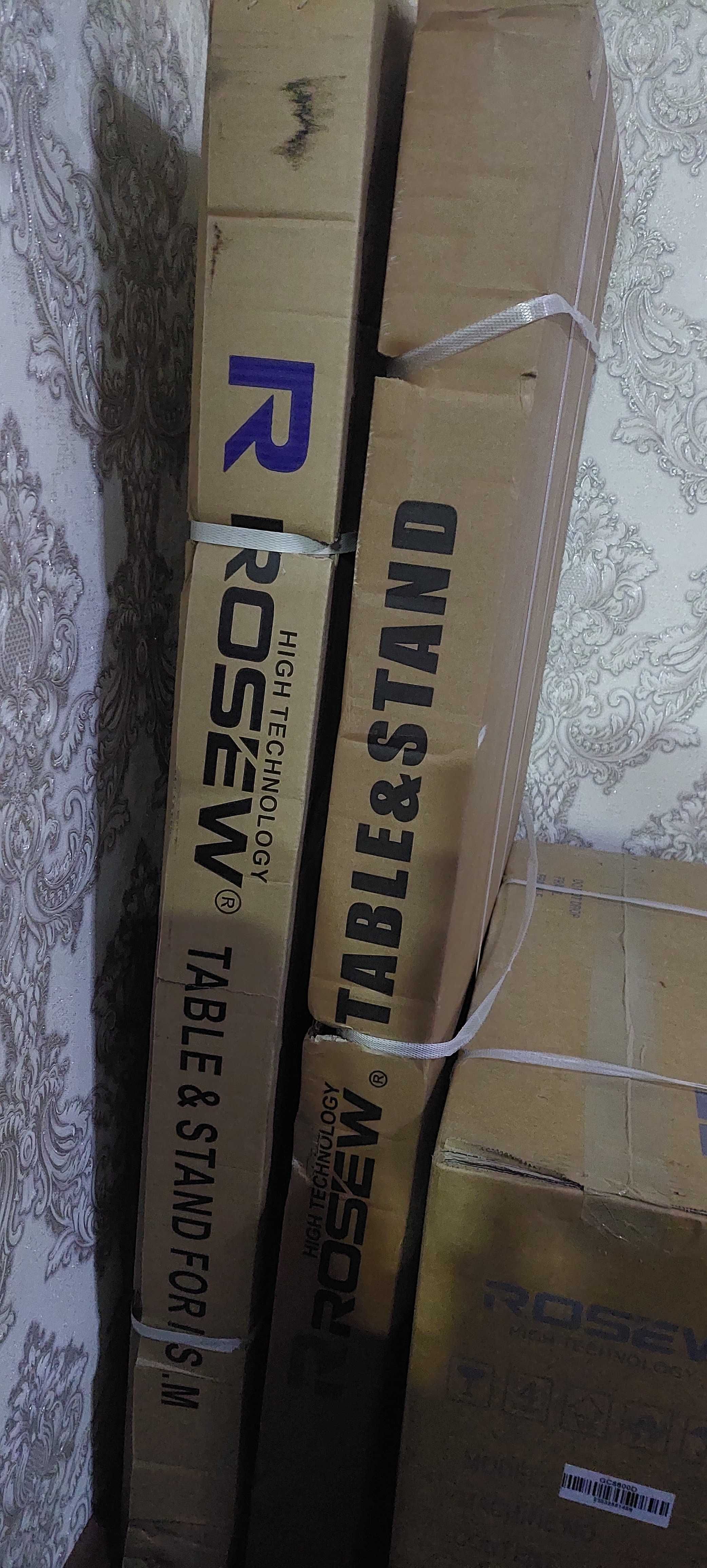 Tikuv mashinasi va averlogi bilan