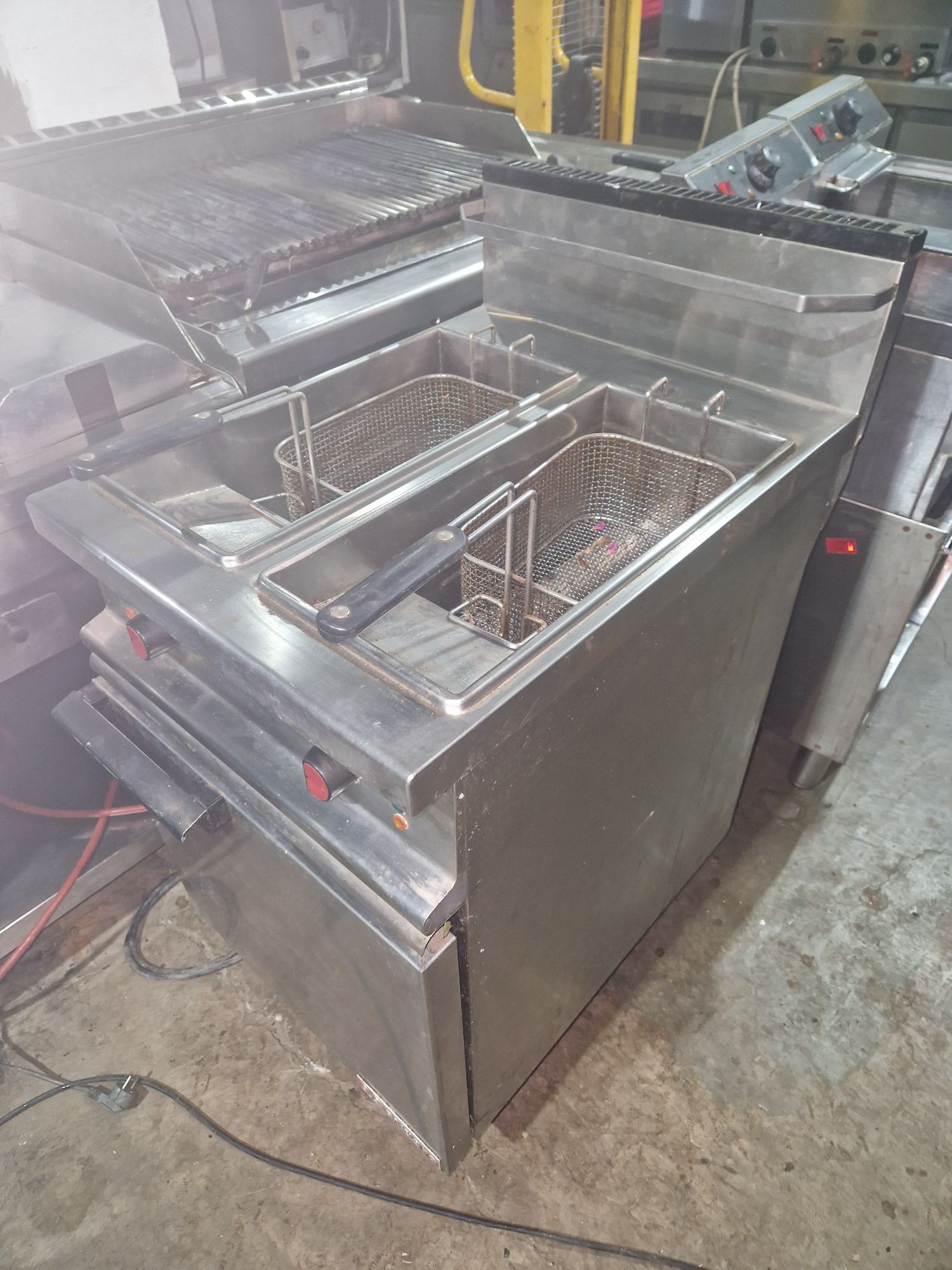 Friteuza dubla inox gros de putere,  cu robinet, 380v