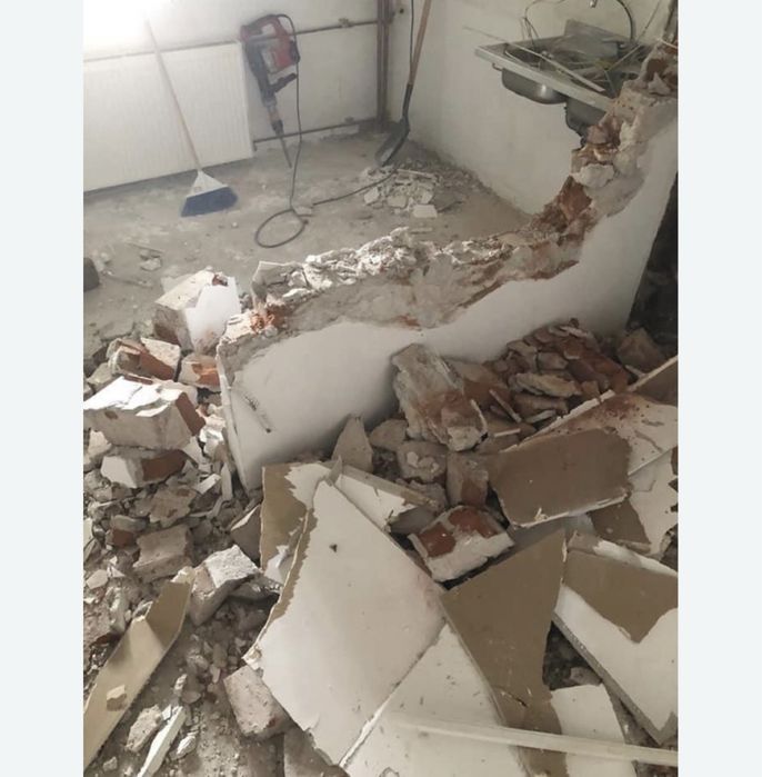 Oferim servicii de demolari