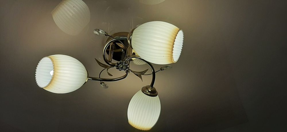 Продаётся люстра