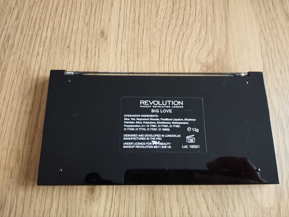 Revolution палитра