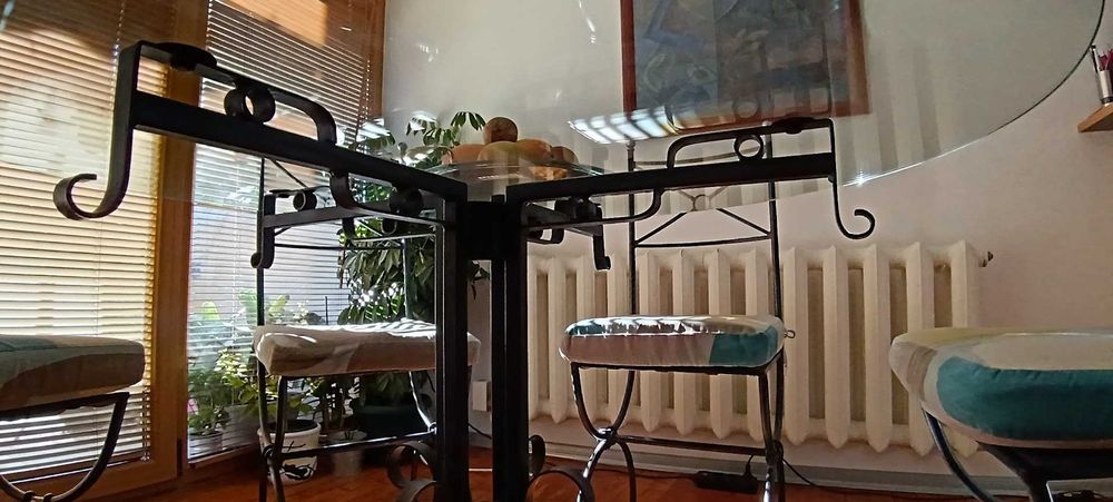 Маса и шест стола -ковано желязо и стъкло