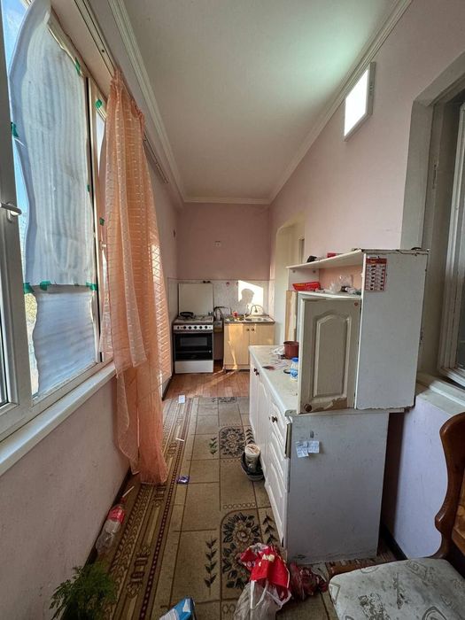 2 xona 6 metr balkonli kvartira sotiladi