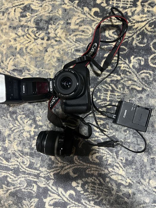 Aparat foto canon eos2000d