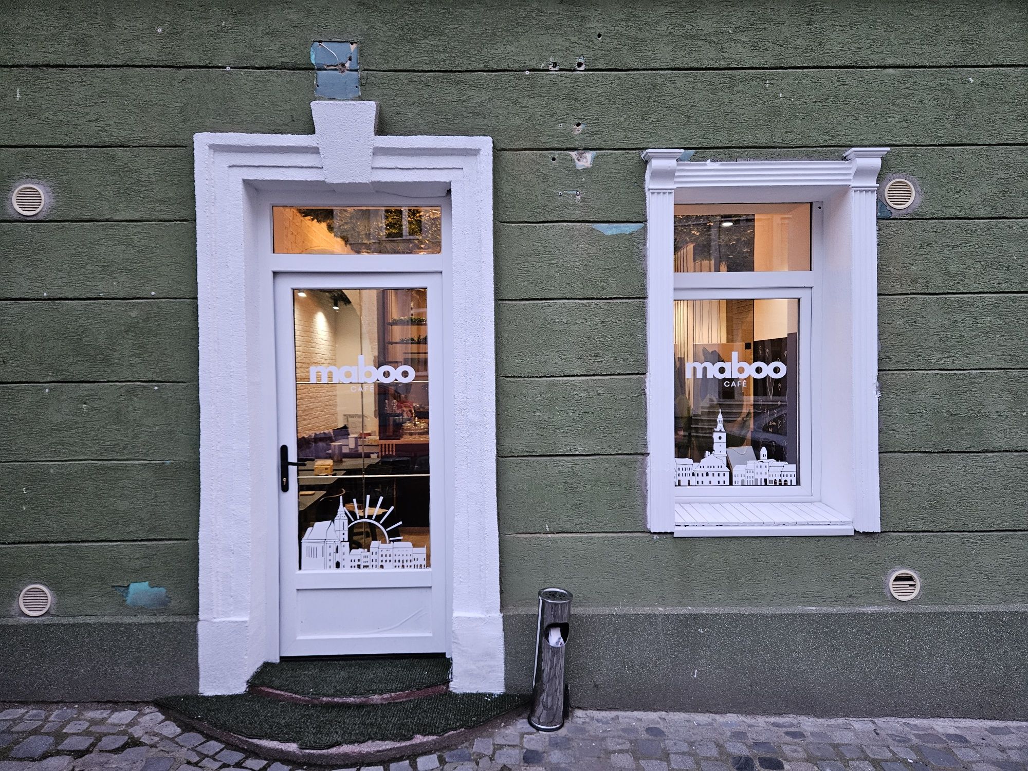 Afacere cafenea în centru Brasov - complet amenajată și funcțională