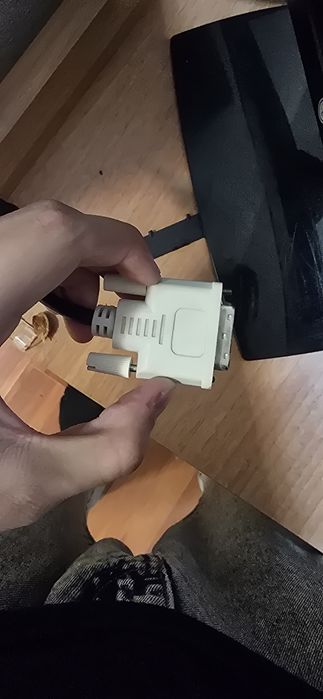 Монитор LG flaton IPS235V