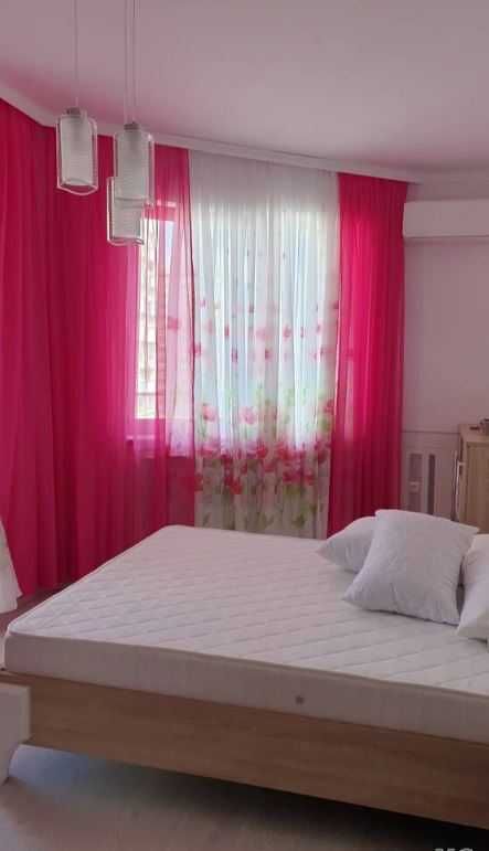Дава се под наем Тристаен апартамент в Бургас, Лазур - 130 кв.м за 204 € - Снимка #1