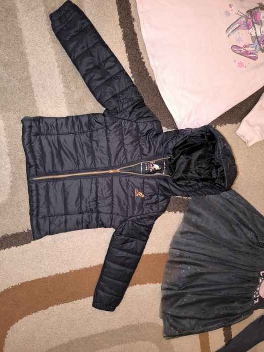 Лот дрешки яке и две рокли 104-110см