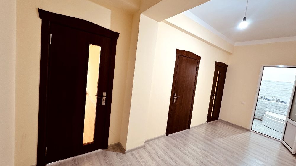 2 xonali kvartira sotiladi