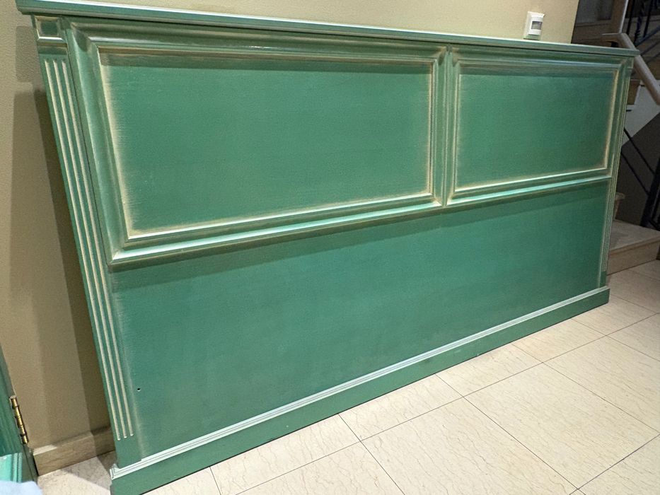 Класическа декоративна табла за легло – масивно дърво