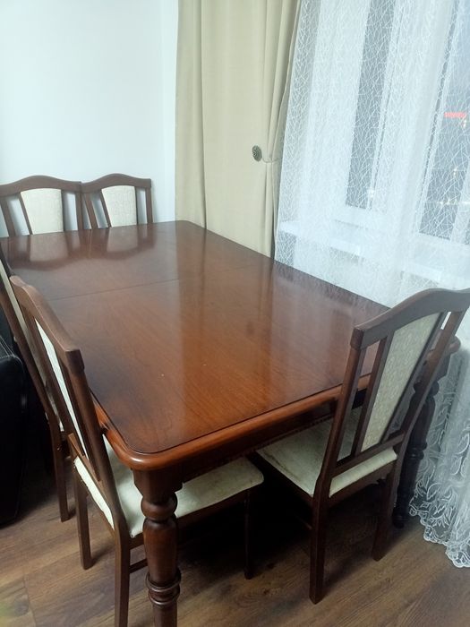 Стол в хорошем состоянии