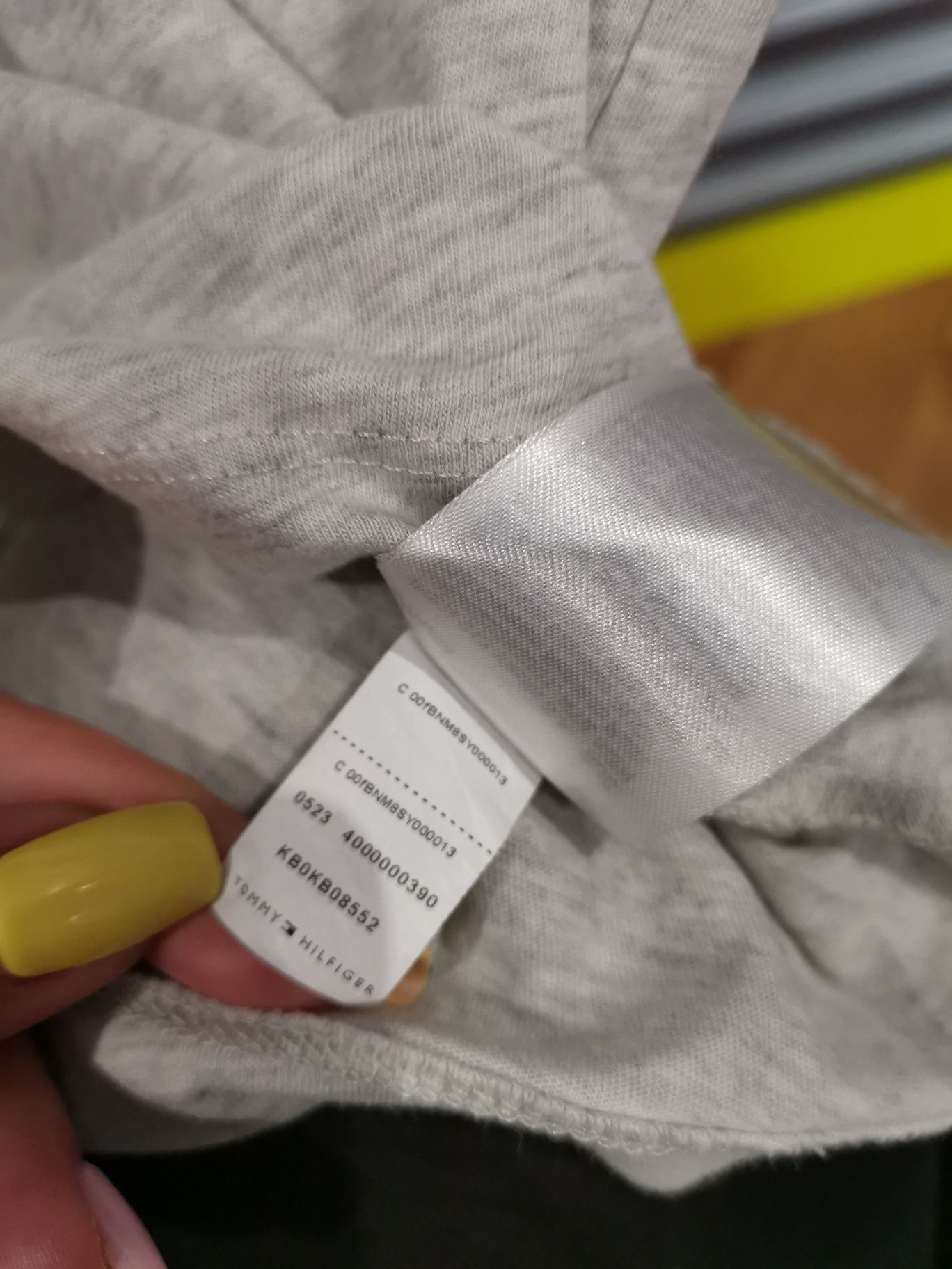Тениски Tommy Hilfiger, Guess