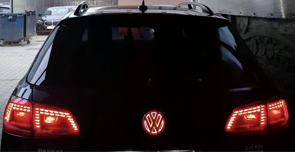 Emblema VW Led rosu/alb 5D 11 cm, passat, jetta, golf, bora