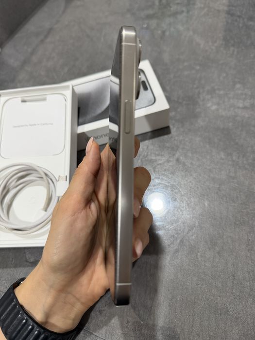 Vand Iphone 15 pro max 256 GB