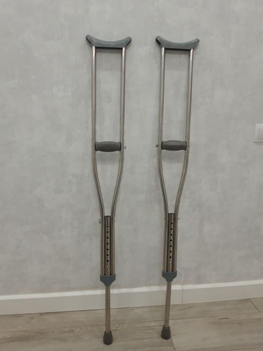 Новые костыли,новый гипс