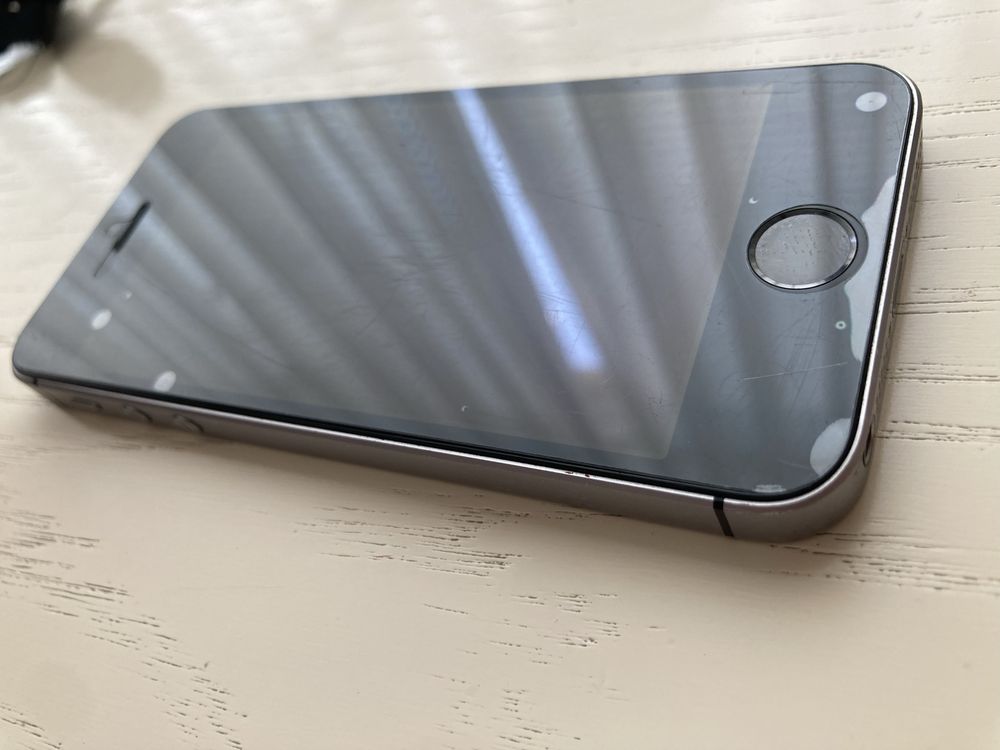 iPhone SE първа генерация 64GB