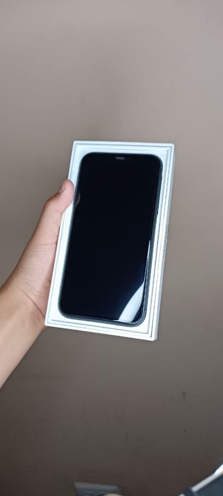 Iphone 11 sotiladi