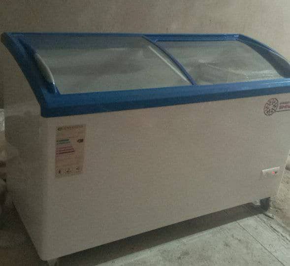 Xaladelnik yangi xali toza