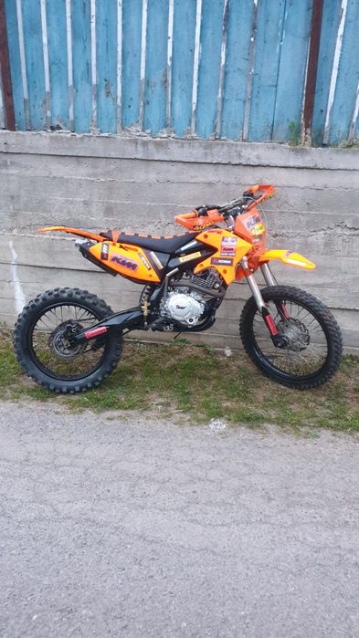 Vând moto cross 250cc 4 timpi