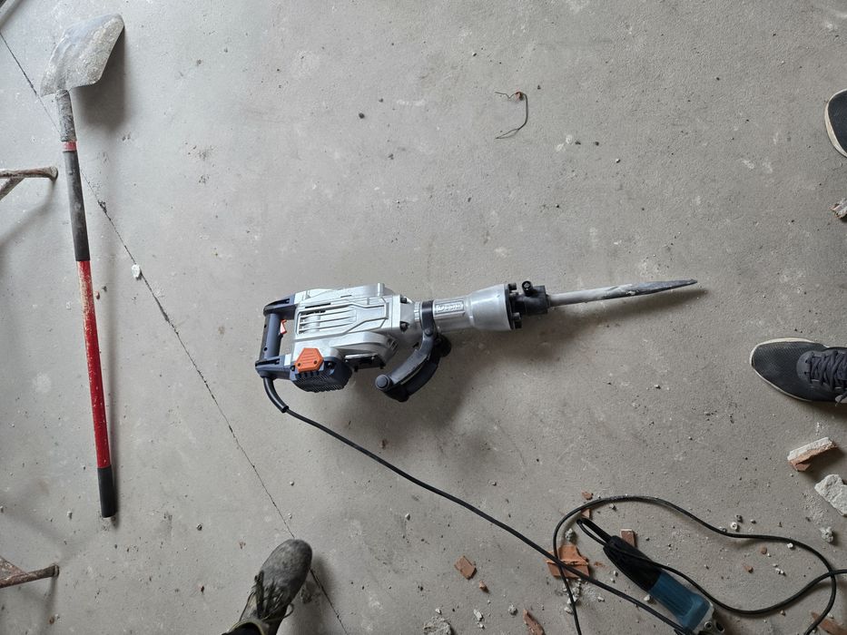 Închiriez picamer/ demolator