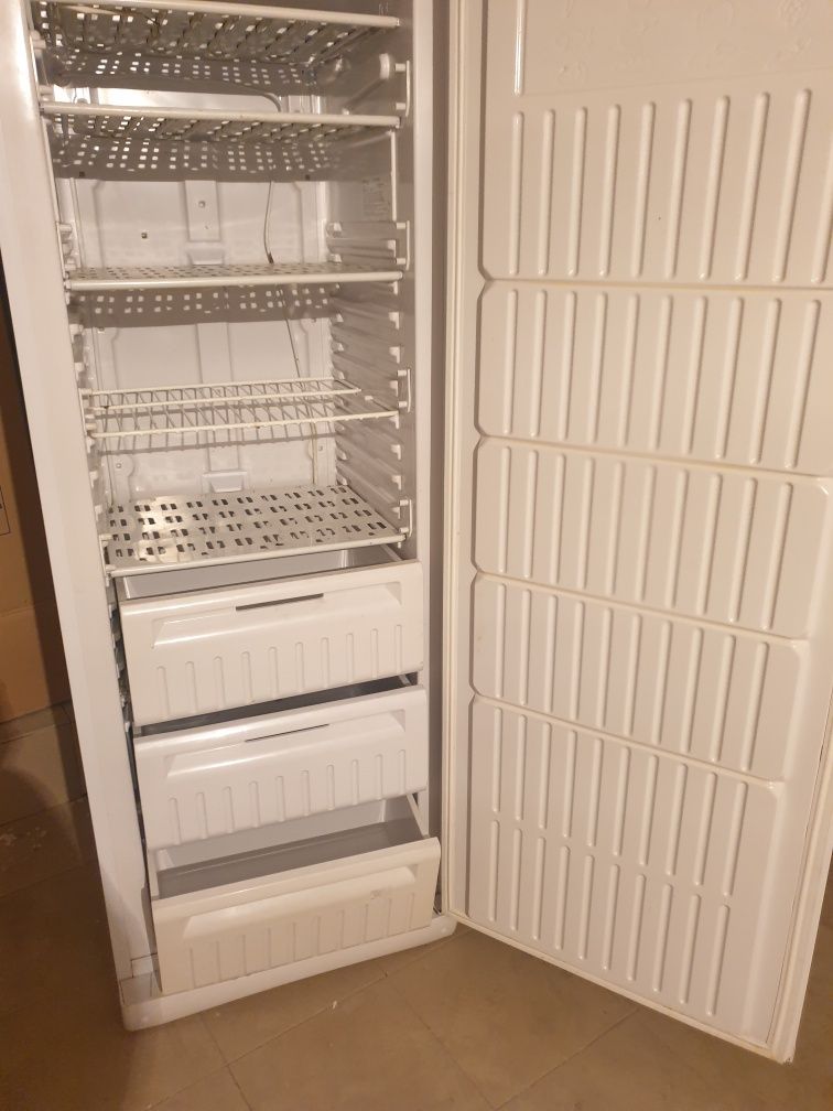 Продам  холодильник