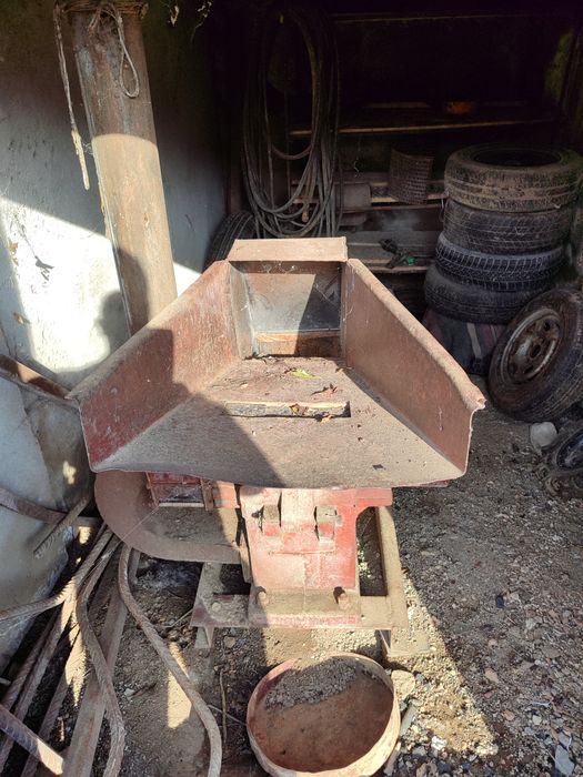 Продавам голяма фуражомелка