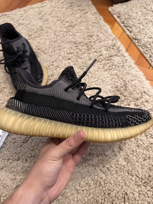 Yeezy carbon 44.5