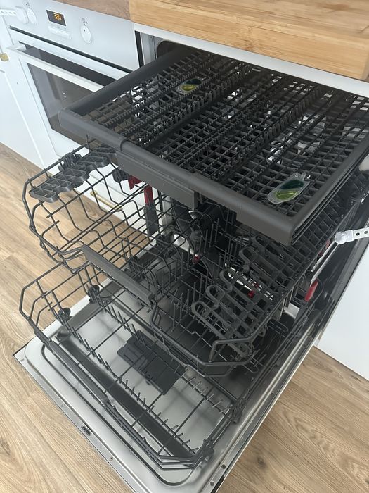 Masina spalat vase Whilpool 6th Sense